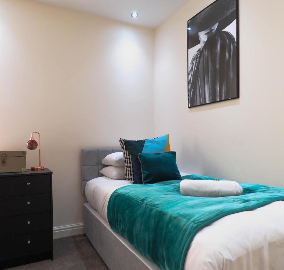 Tudors Esuites Four Bedroom House Birmingham Exterior photo